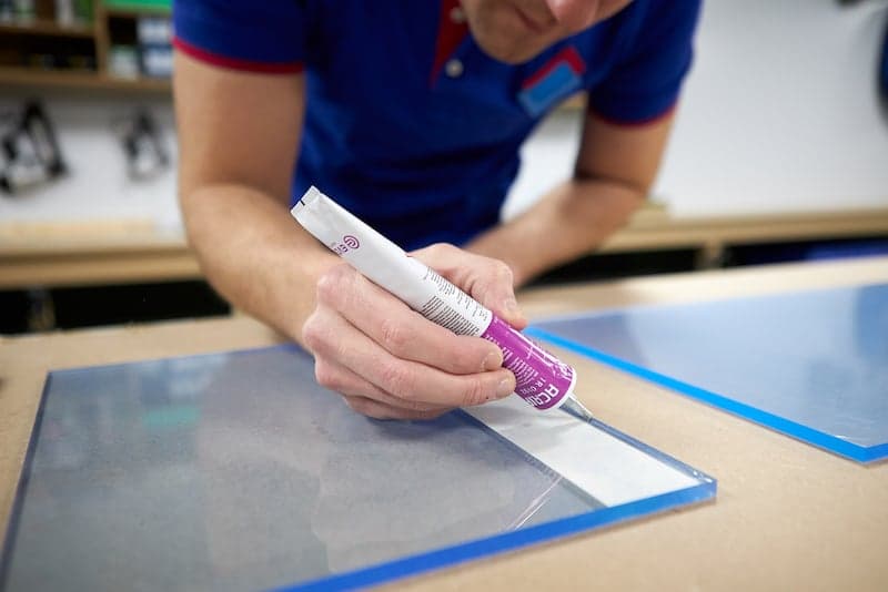 Acrifix lijm aanbrengen op helder plexiglas