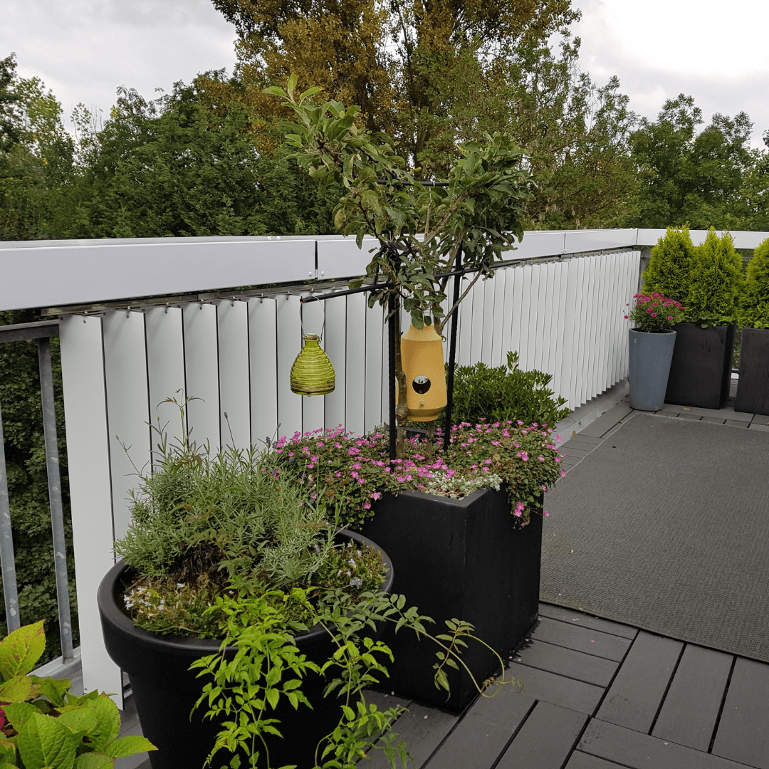 Alupanel shutters voor op balkon open