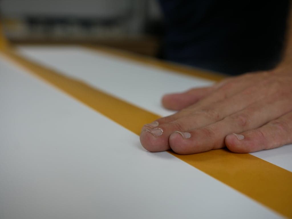 Behangen met tapijttape