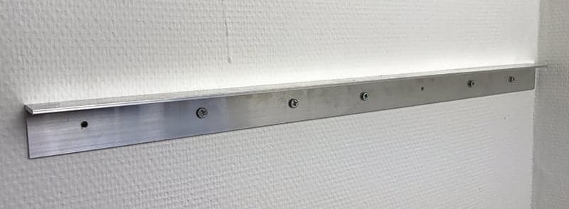 Bureau maken met HPL bureaublad muur bevestiging