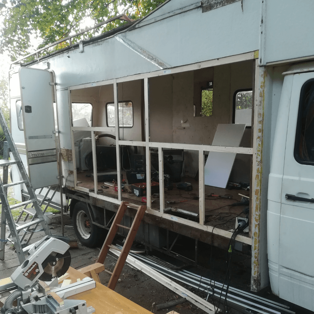 Camperwand vervangen met wit alupanel