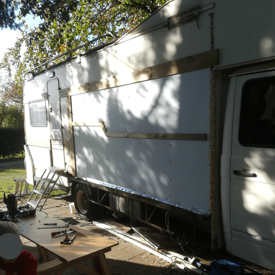 Camperwand vervangen met wit alupanel