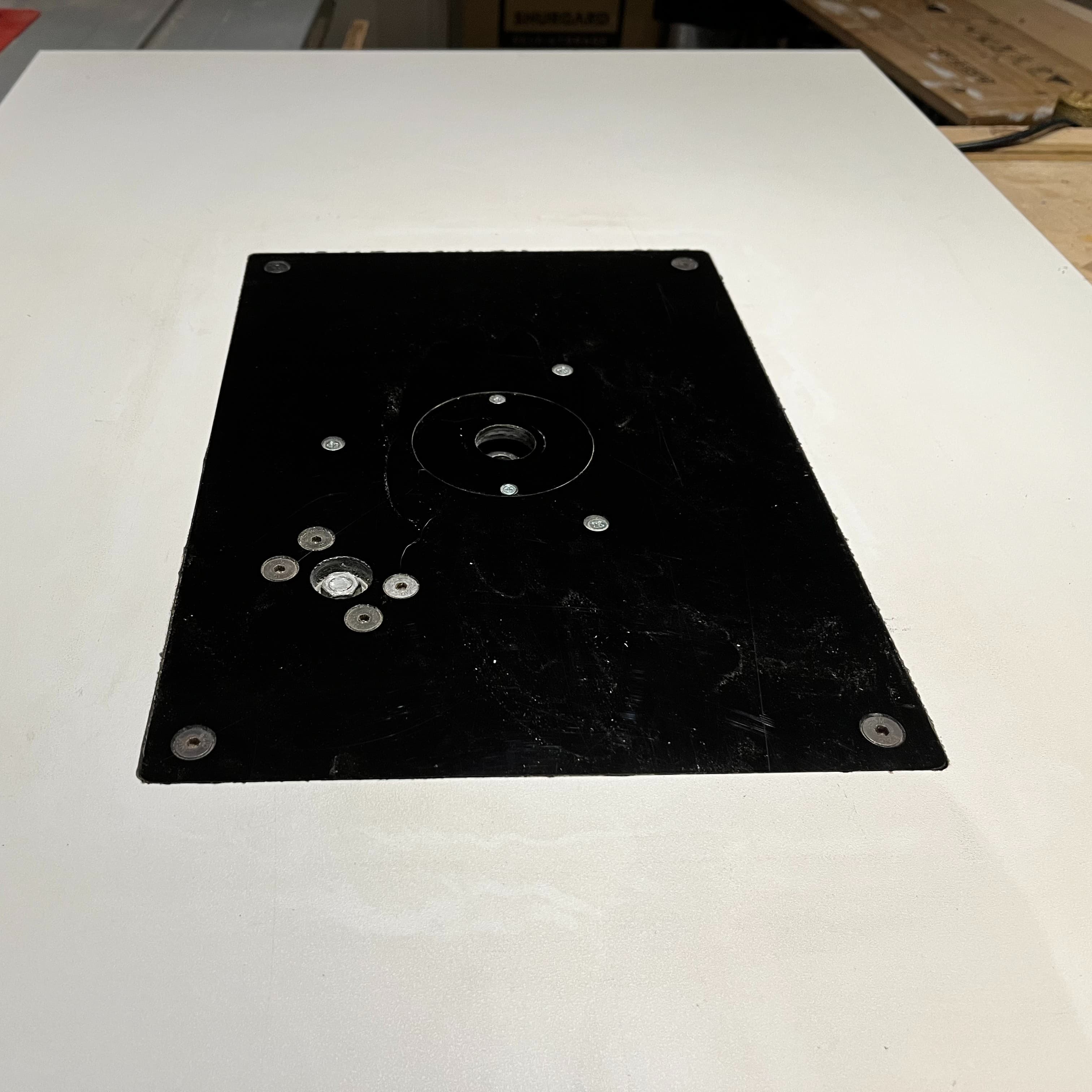 Freestafel met insert plaat van plexiglas 1.3