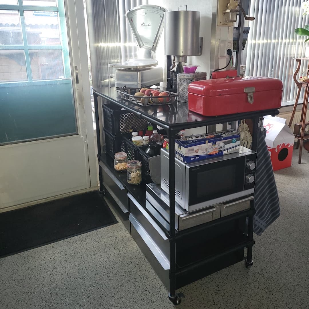 Functioneel opbergsysteem met polyethyleen voor in de keuken