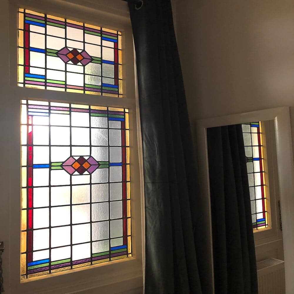 Glas-in-lood voorzetraam van plexiglas