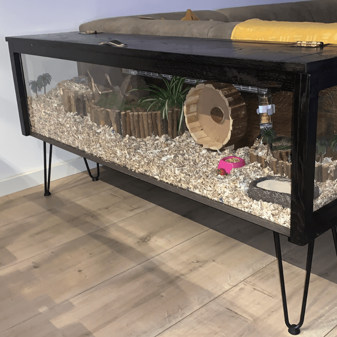 Hamsterkooi van plexiglas en eiken meubelpanelen