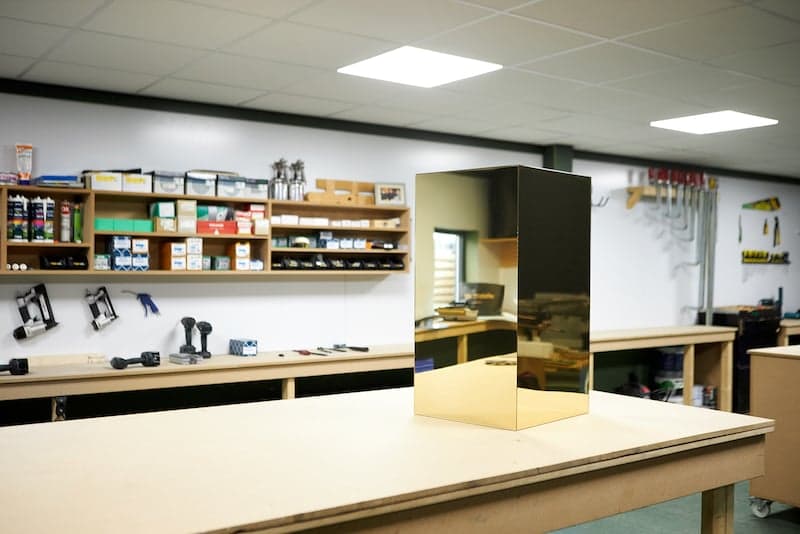 Kallax kast sokkel maken ikea hack eindresultaat sokkel op werkbank