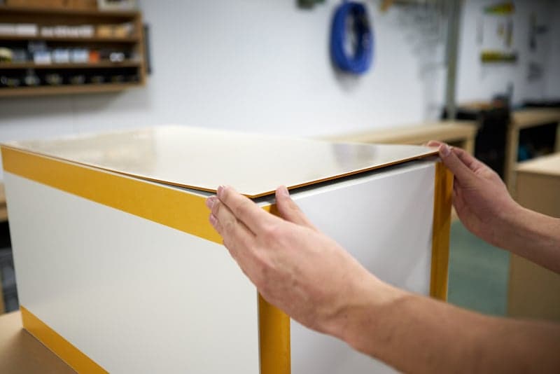 Kallax kast sokkel maken ikea hack plexiglasplaat aanbrengen