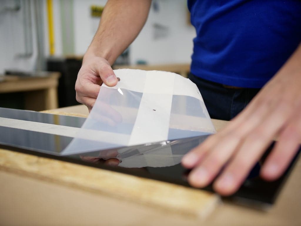 Kapstok maken zwart plexiglas folie verwijderen na boren