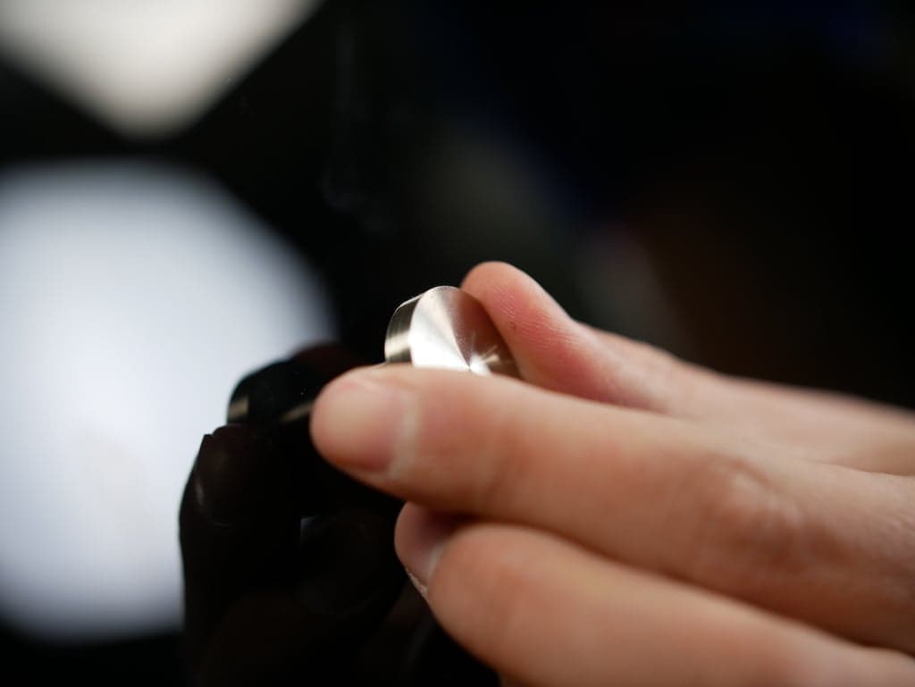 Kapstok maken zwart plexiglas kapstokhaak bevestigen