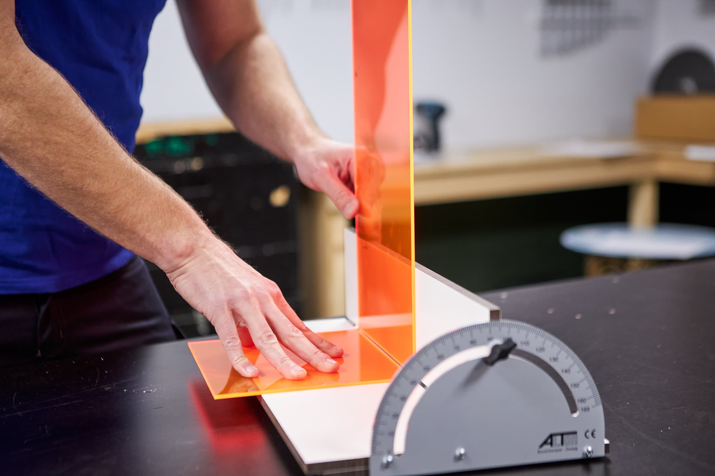 plexiglas bijzettafel maken met buigmal 90 graden