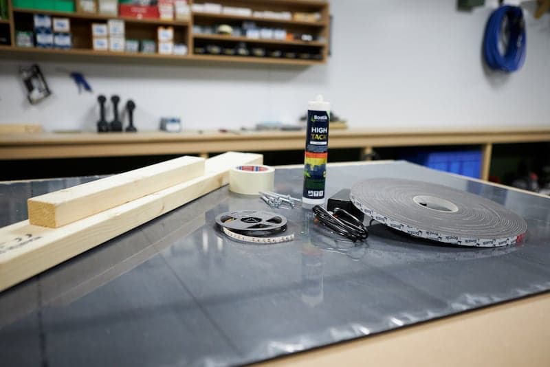 Kunststof plafond toilet maken benodigdheden