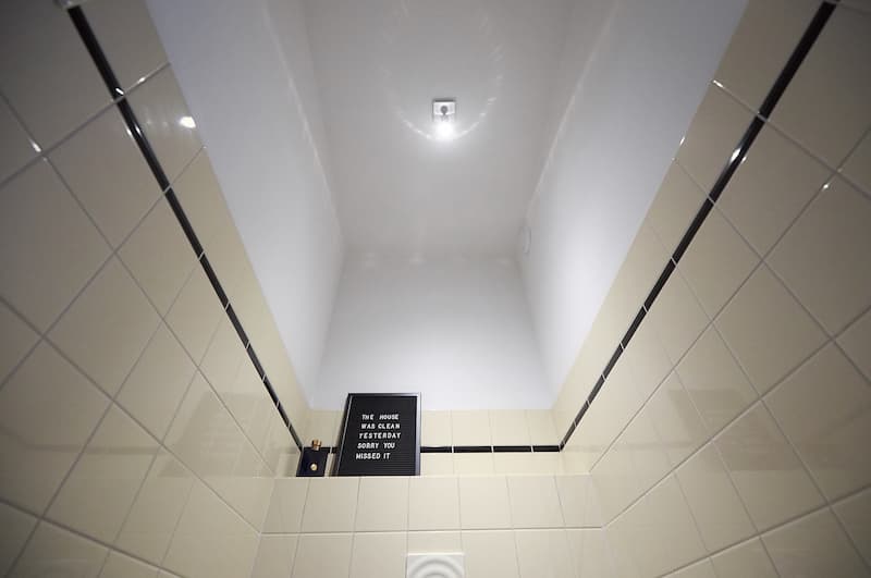 Kunststof plafond toilet maken plafond kaal