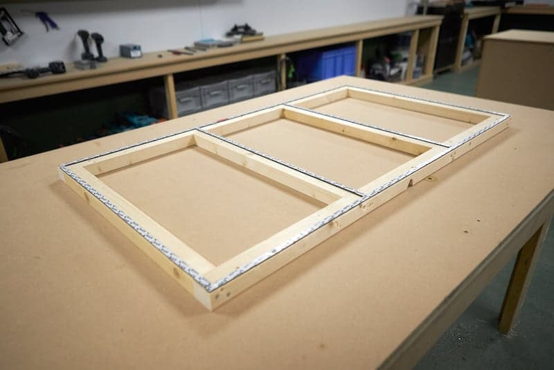 Kunststof plafond toilet maken regelwerk met dubbelzijdigtape