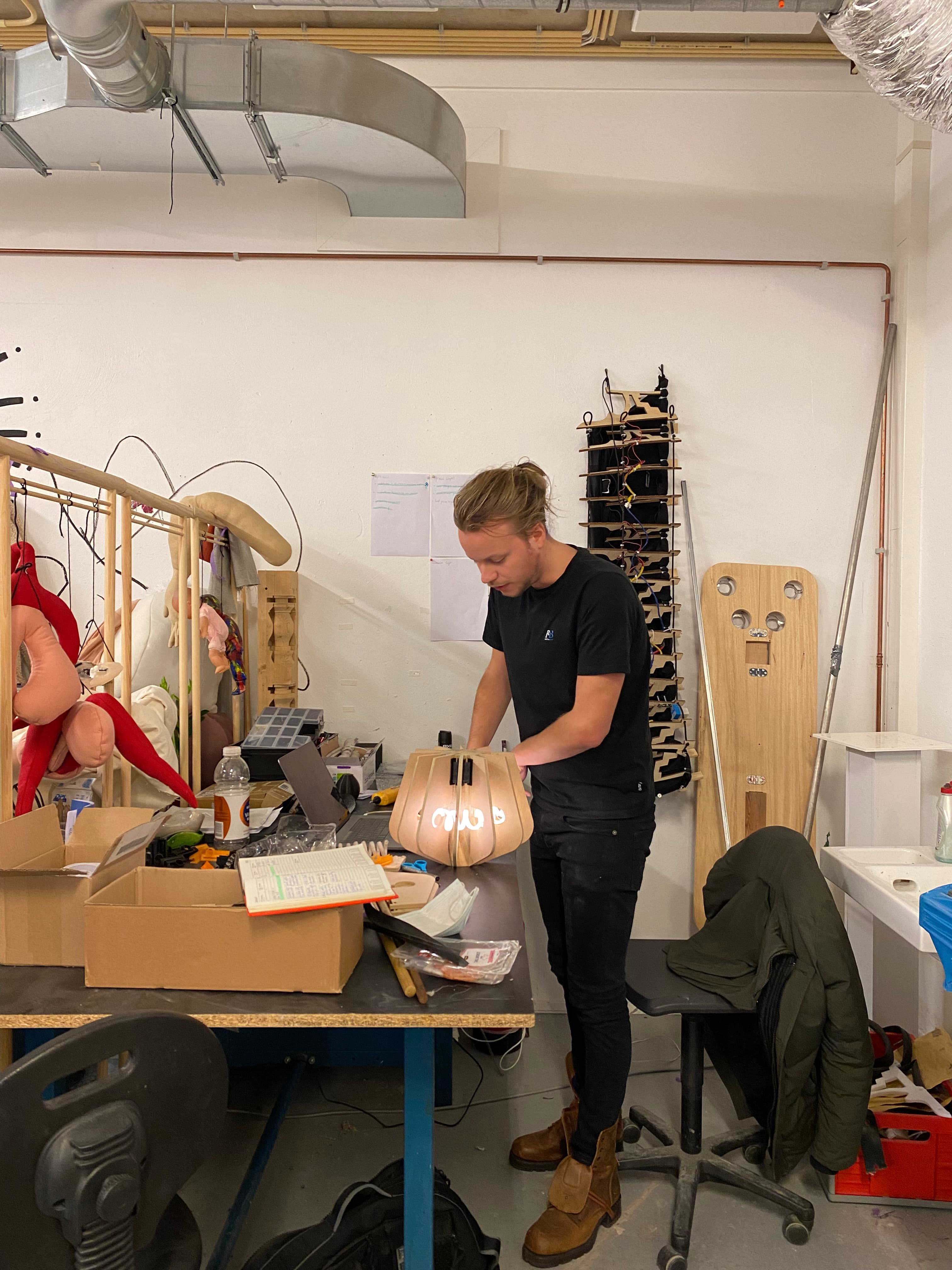 Lamp van gerecycled plexiglas - selfie