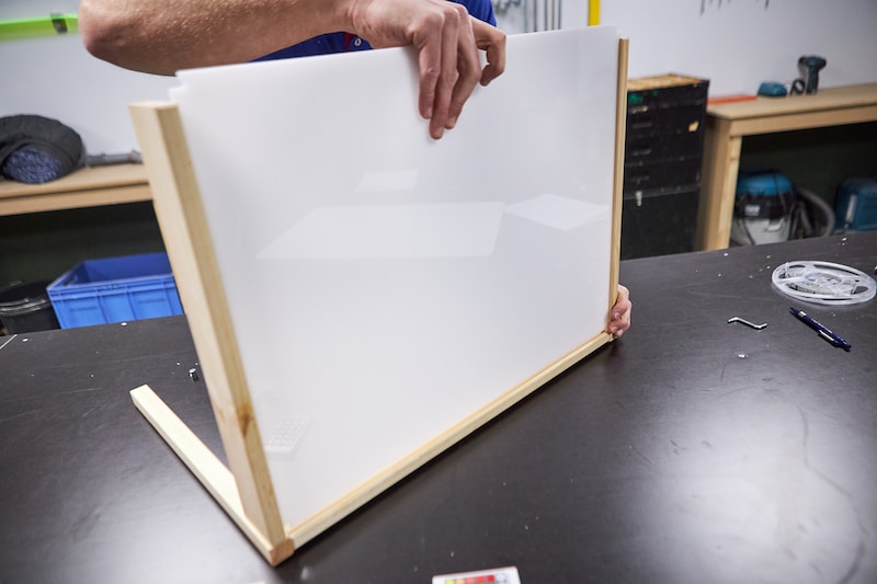 Lichttafel maken plexiglas plaat bevestigen
