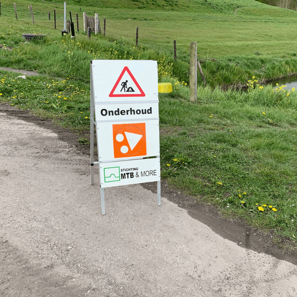 Waarschuwingsborden voor mountainbike stichtingen