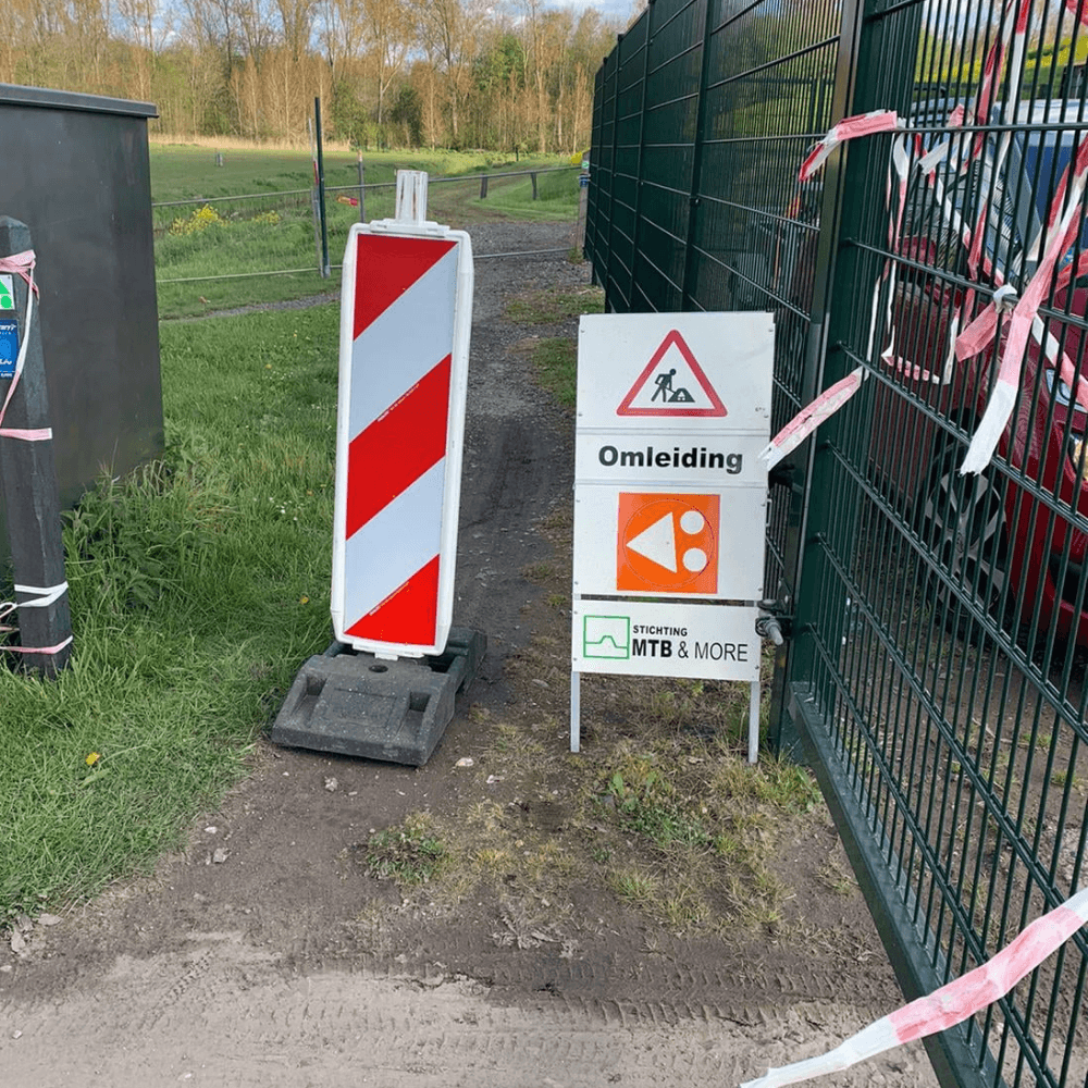 Waarschuwingsborden voor mountainbike stichtingen