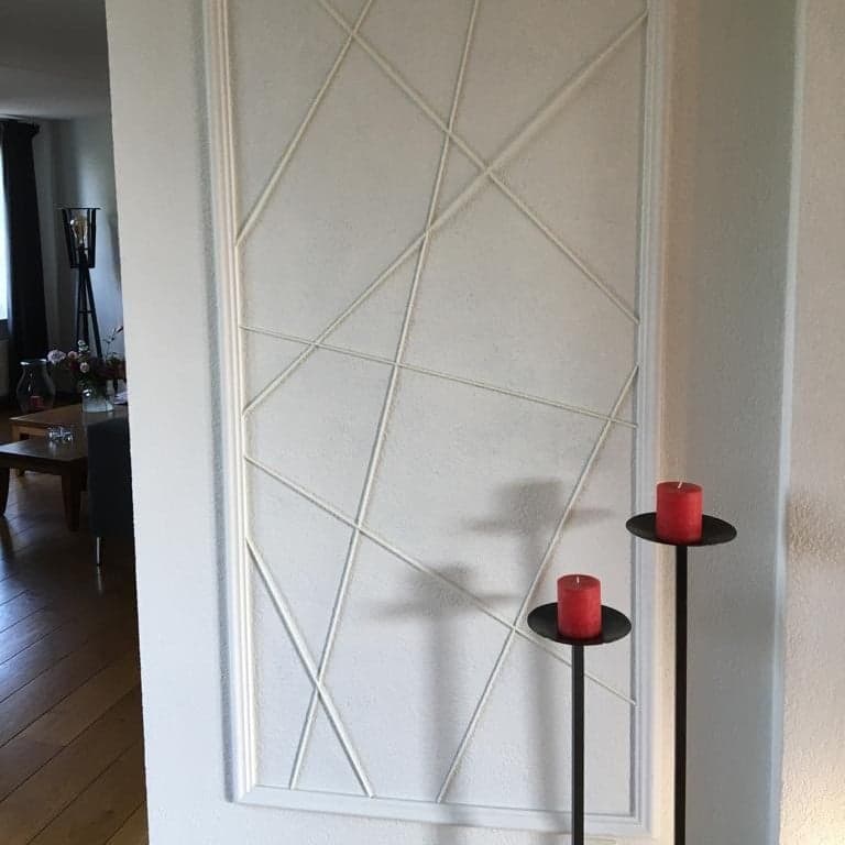 Muurdecoratie met gekleurd plexiglas