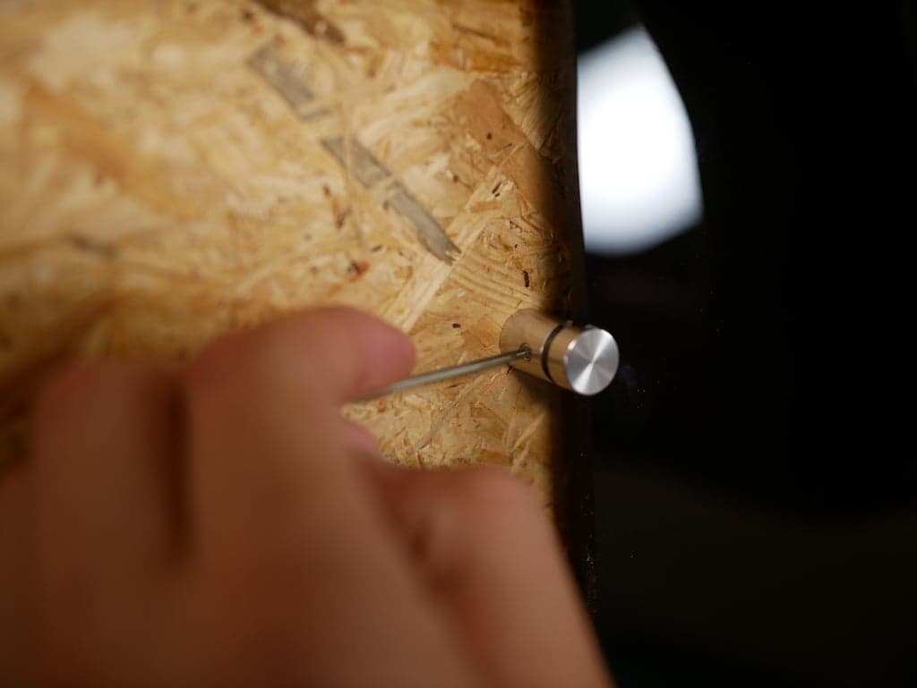 Paneelhouder vastmaken