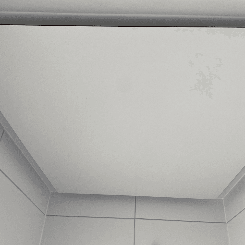 Plafond badkamer door middel van HPL