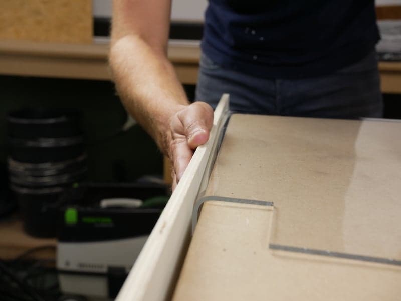 Plexiglas stoelzitting buigen met latten fixeren