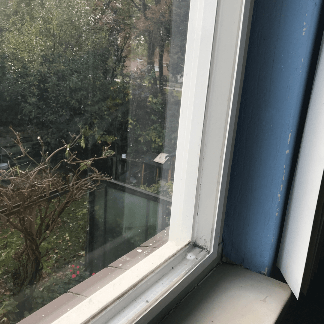 Plexiglas voorzetraam tegen condens