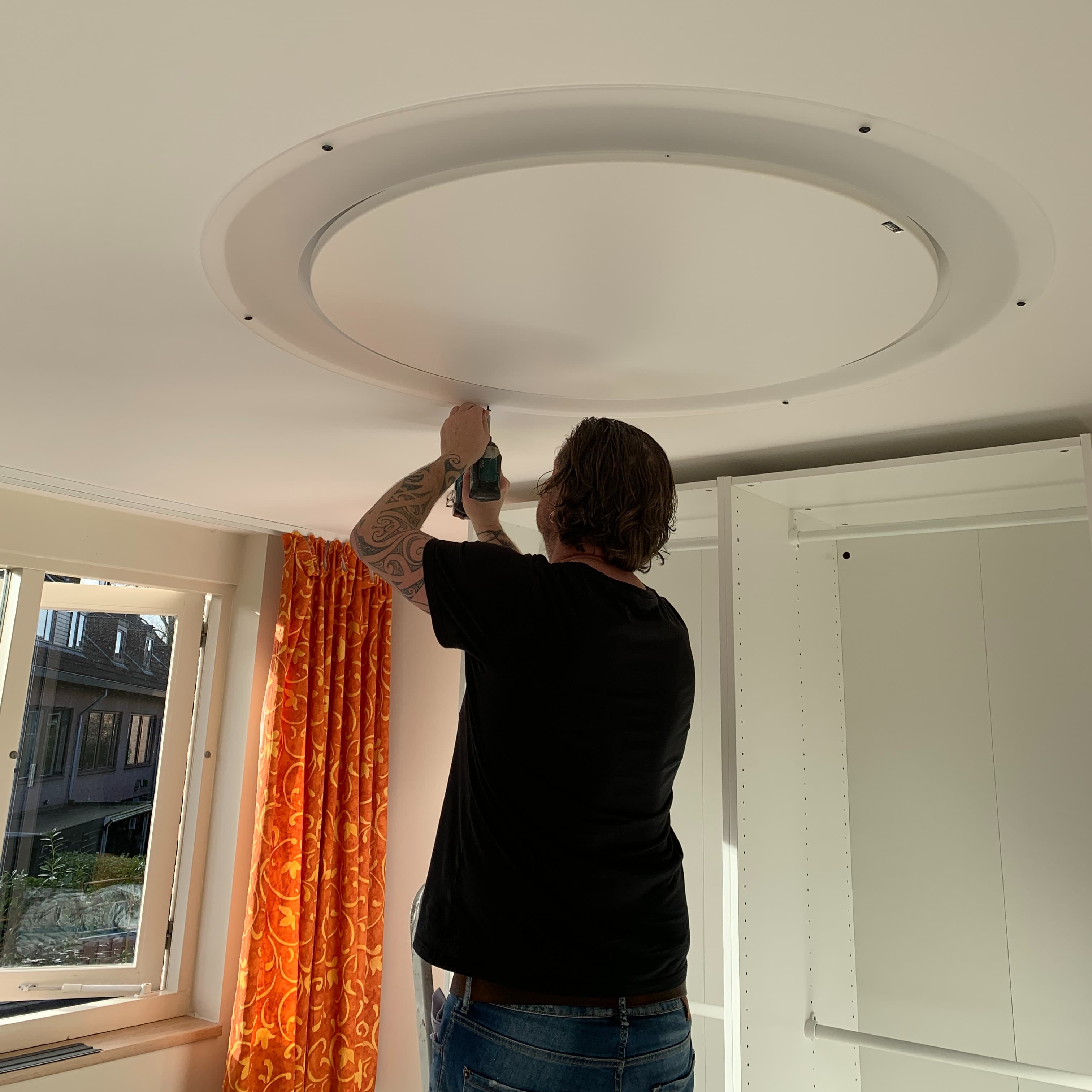 Ring van plexiglas in plafond 1.3