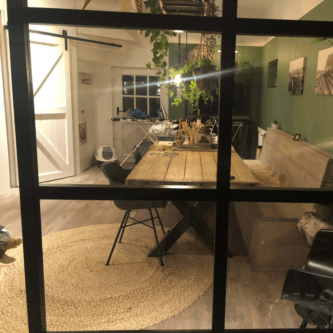 Roomdivider van plexiglas en hout