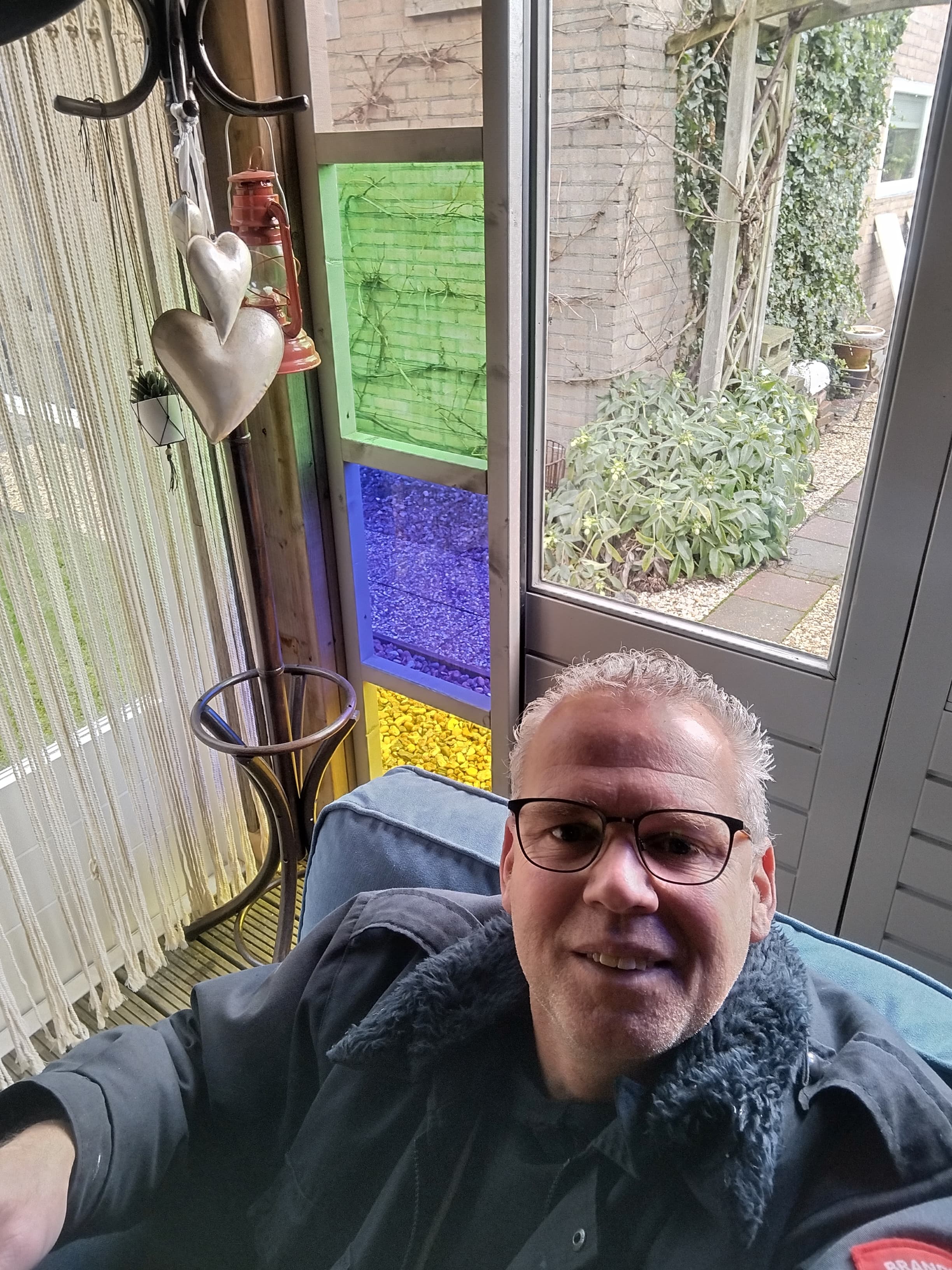 Winddichte overkapping met gekleurd plexiglas - selfie 1
