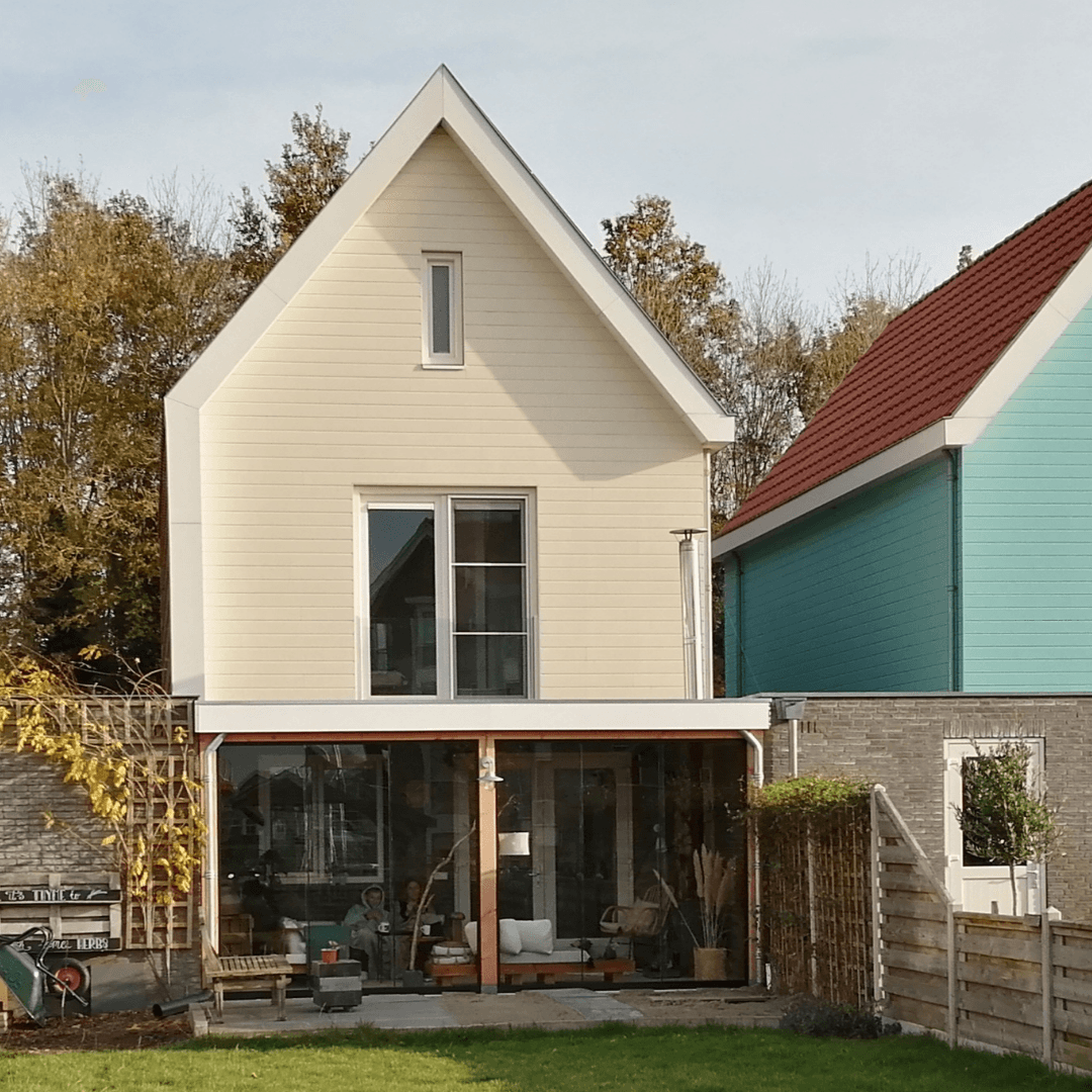 Witte Trespa® boeidelen voor de aanbouw