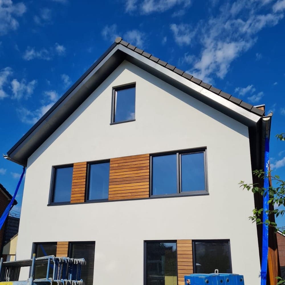 Zelf gebouwd huis met HPL dakranden