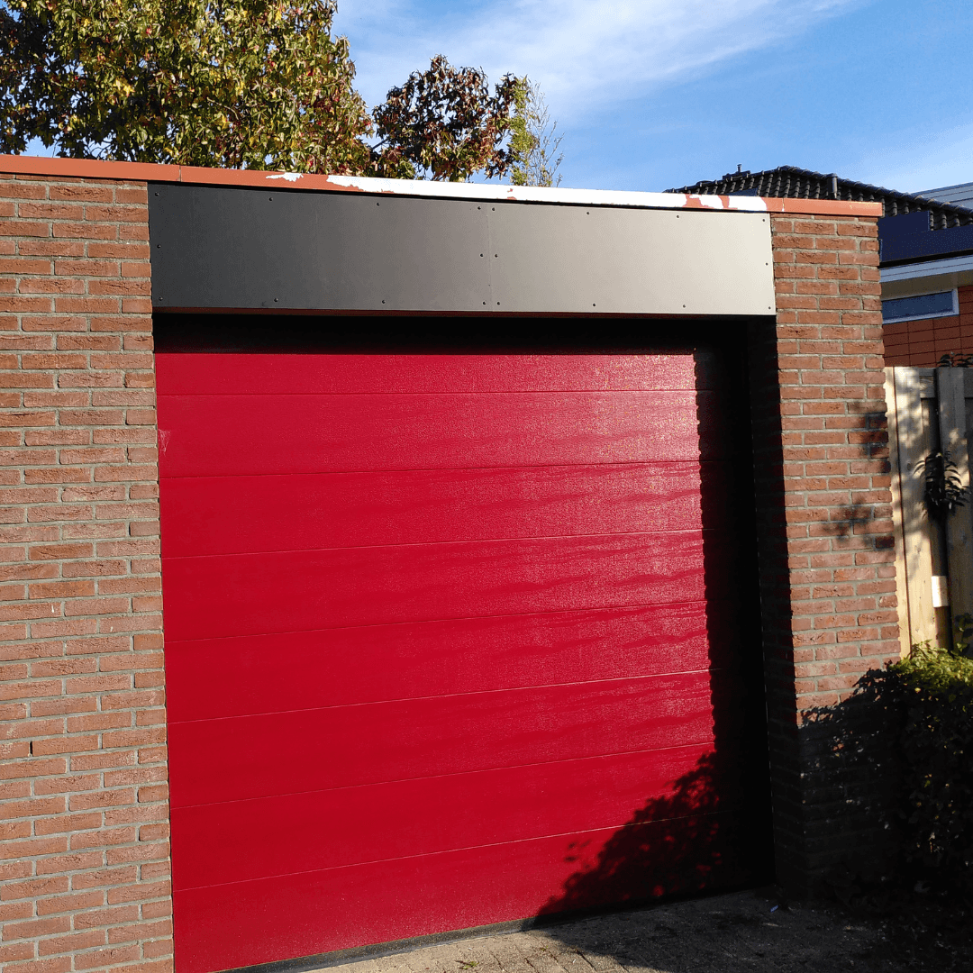 Zwarte Trespa® boeidelen boven de garage