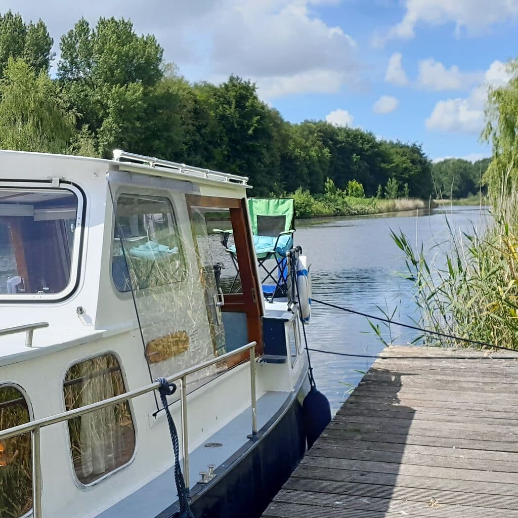 Deuren van polycarbonaat voor de boot