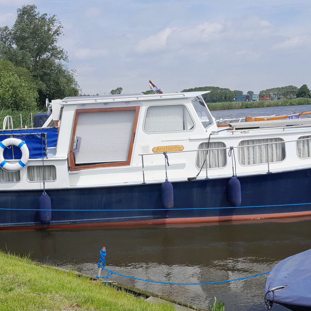 Deuren van polycarbonaat voor de boot