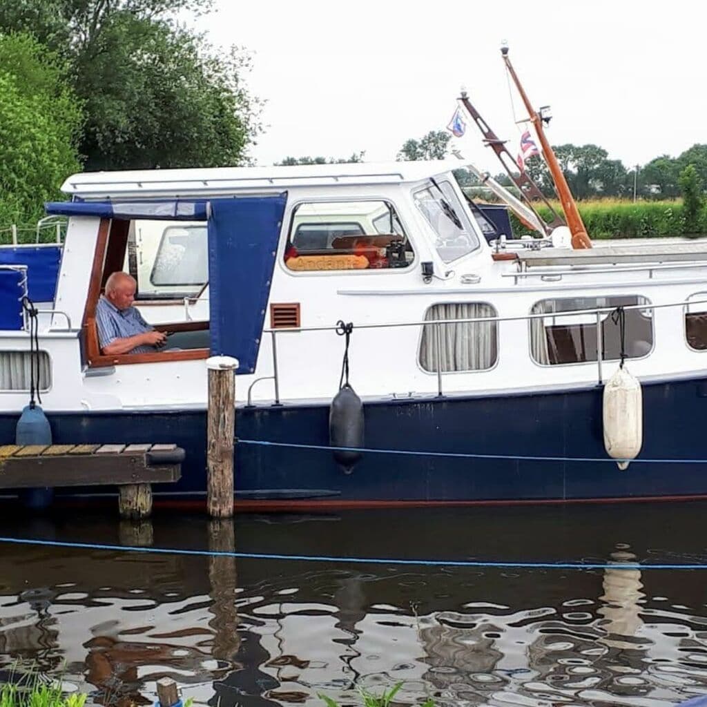 Deuren van polycarbonaat voor de boot