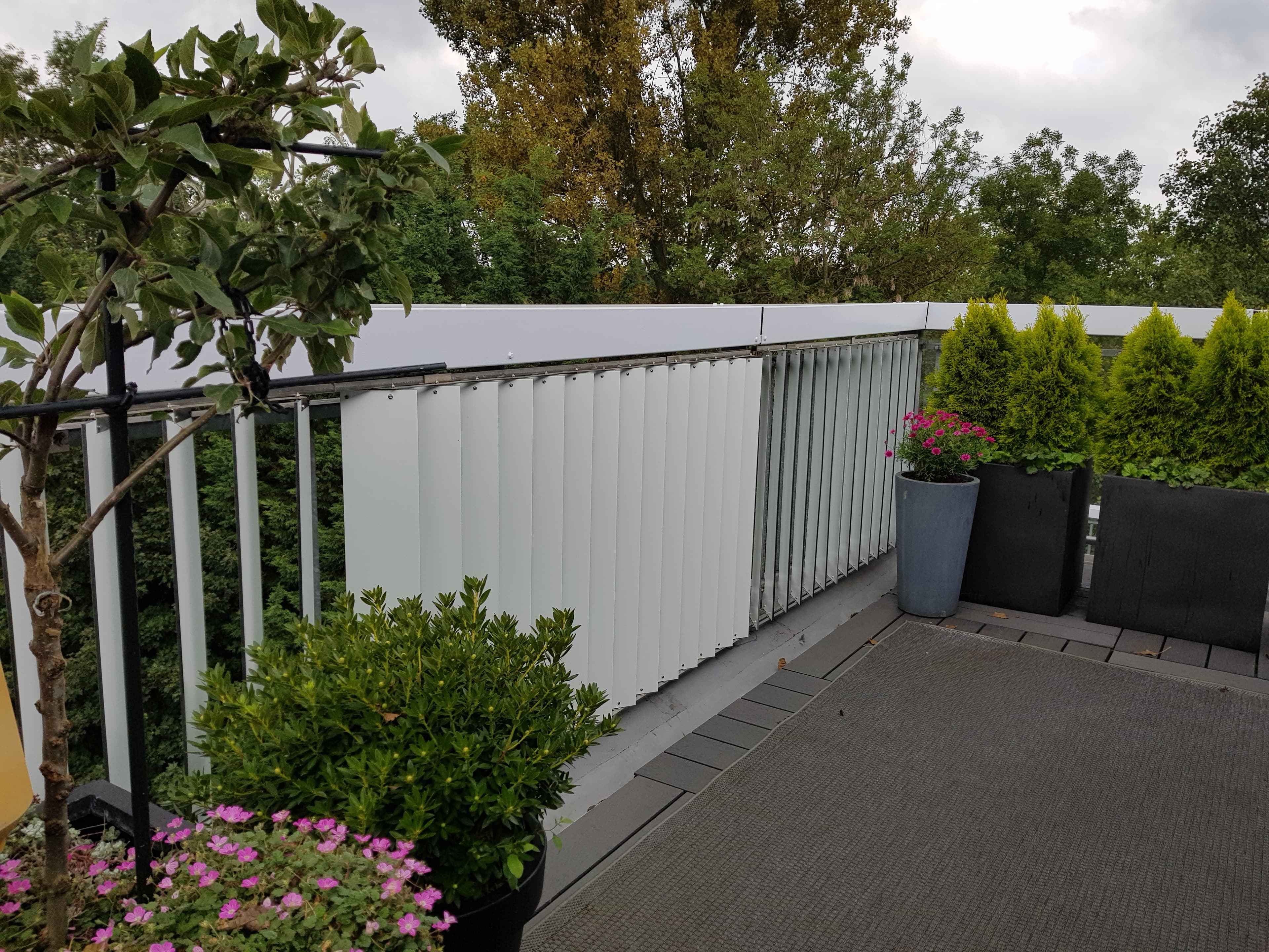 Alupanel shutters voor op balkon