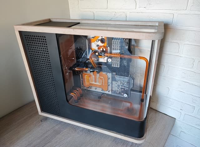 Computerkast van plexiglas04 kopie