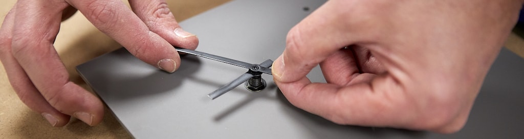DIY zelf een klok maken van plexiglas