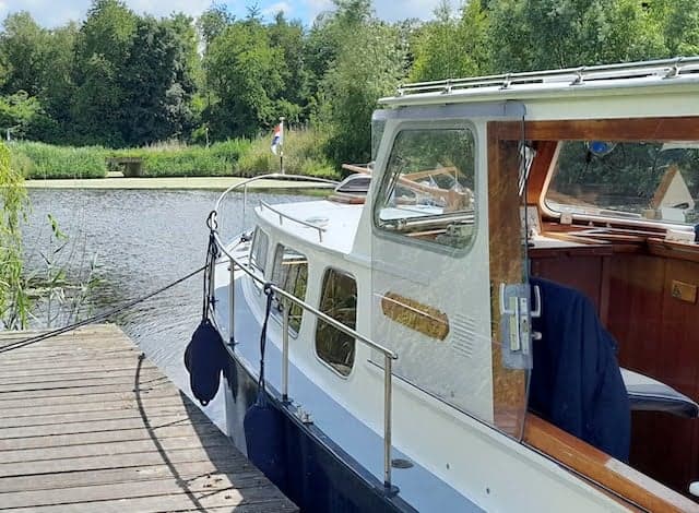 Deuren van polycarbonaat voor de boot