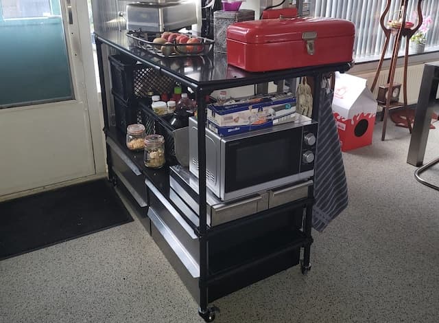 Functioneel opbergsysteem met polyethyleen voor in de keuken