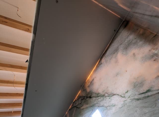 Laat je inspireren door onze Klus Award inzendingen. Zo heeft J.A. een deurluifel op maat besteld va