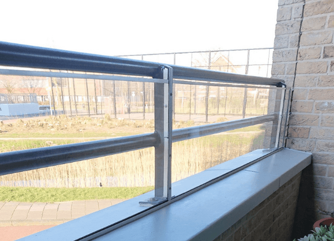 Balustrade van plexiglas