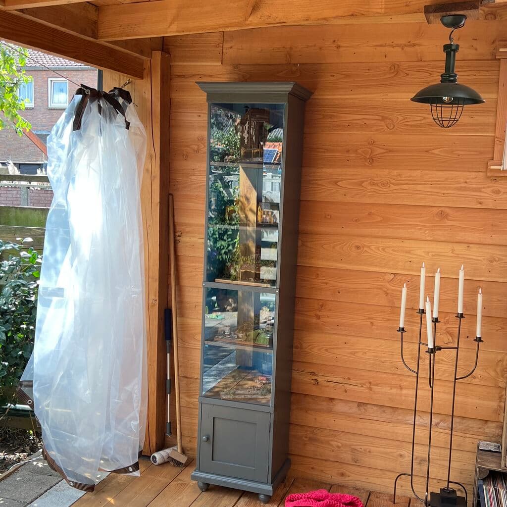 Kastdeur van helder plexiglas