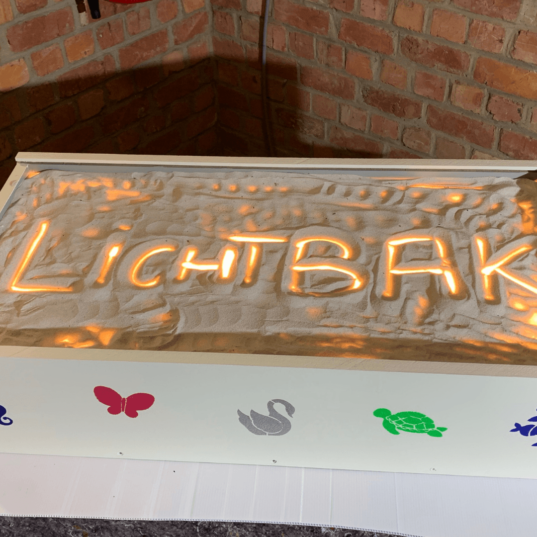 lichtbak met zand van plexiglas
