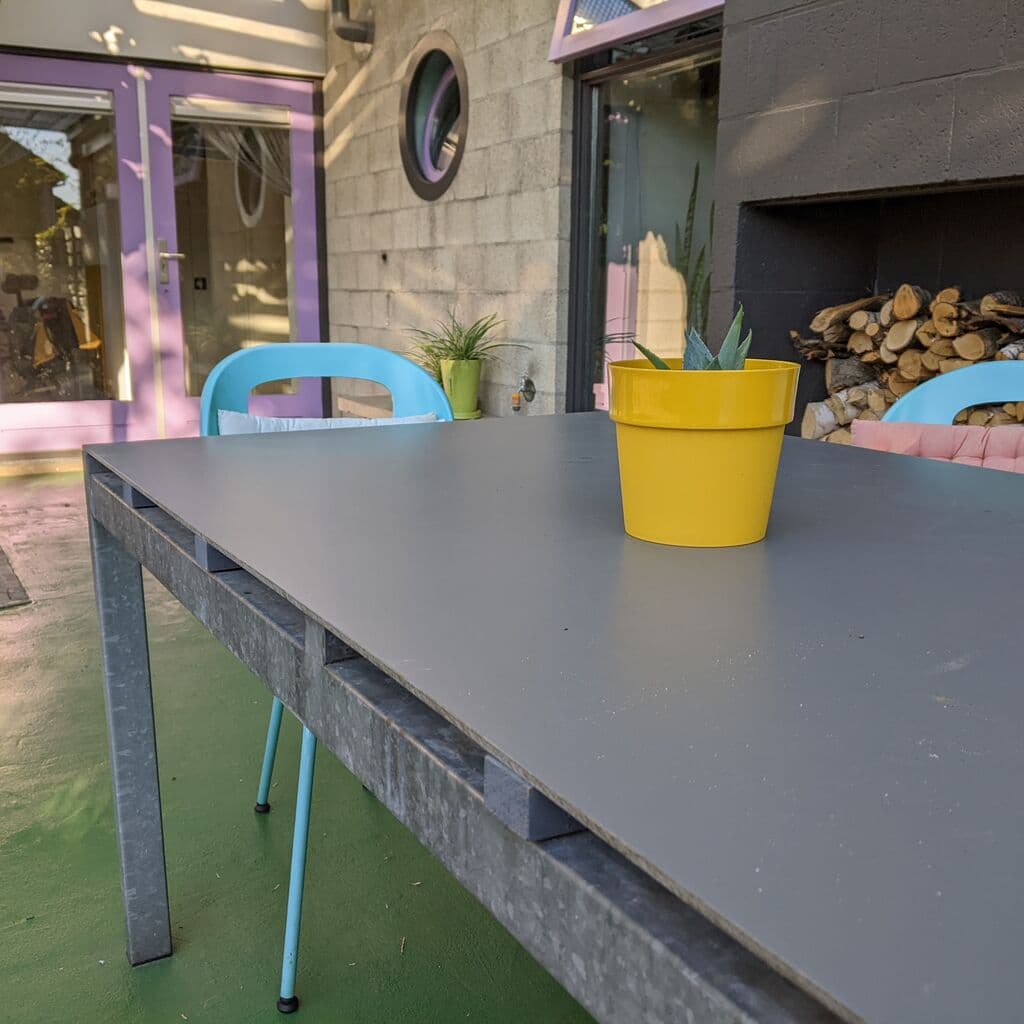 Tuintafel vernieuwen met HPL tafelblad