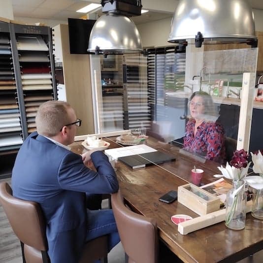 Zelfgemaakt spreekscherm keuken emmeloord