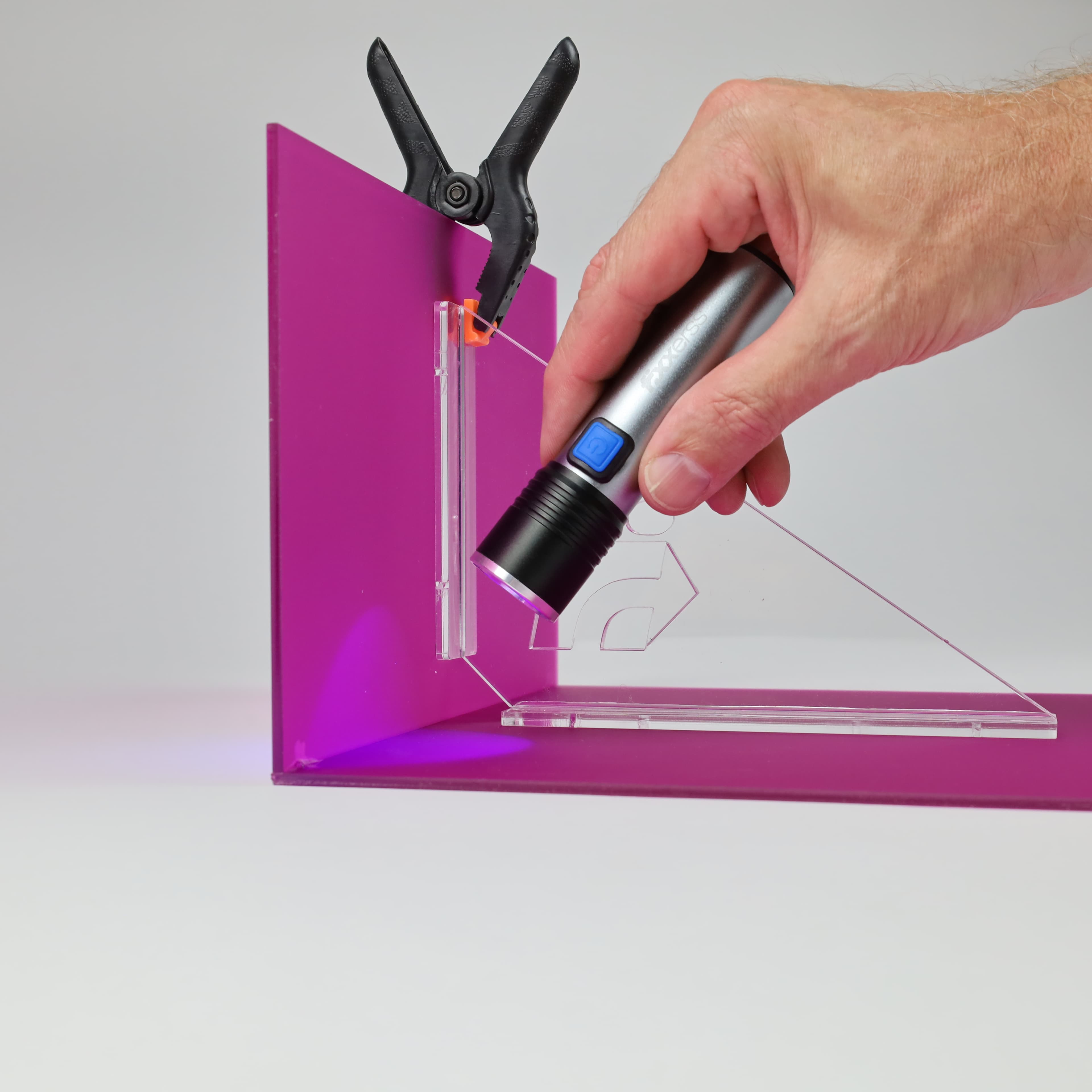 14_Fixxerss Plastic UV-Glue