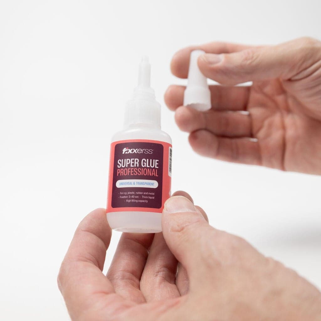 3_fixxerss_superglue_hands