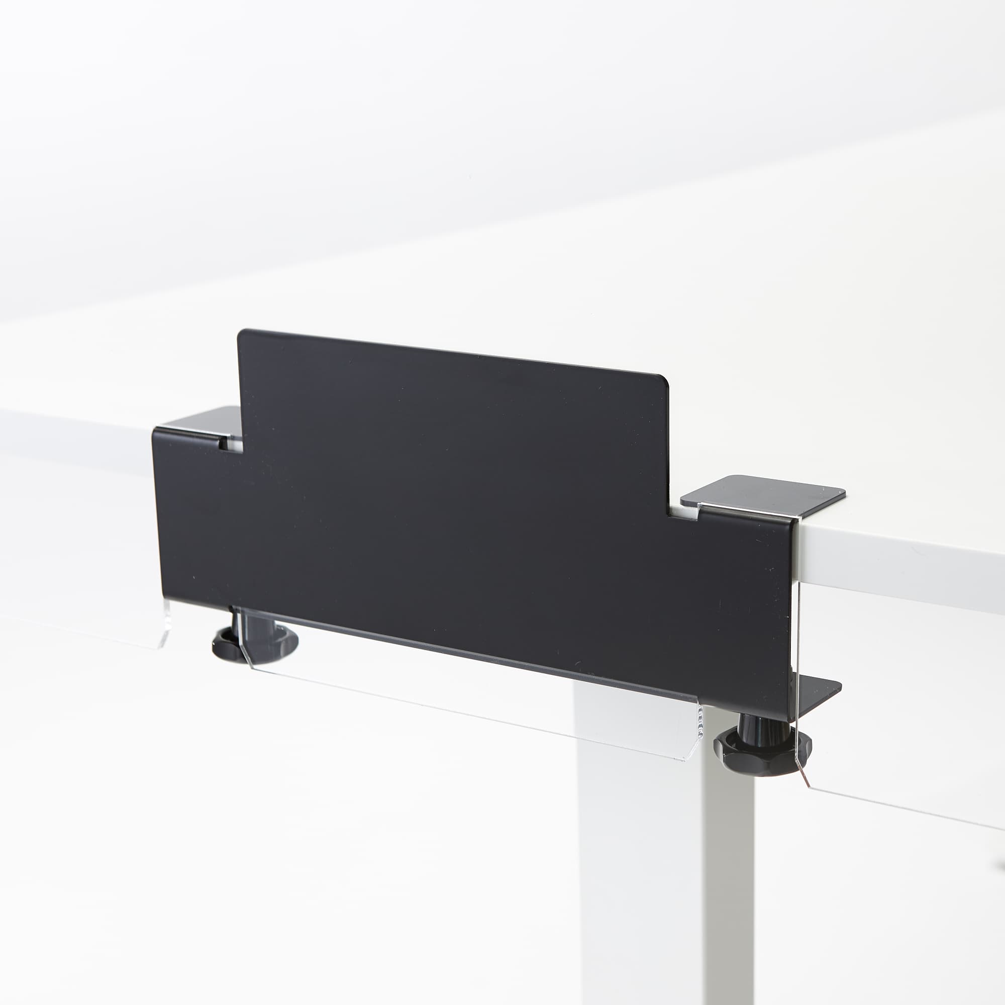 Beugel voor bevestiging plexiglas op bureau of tafel